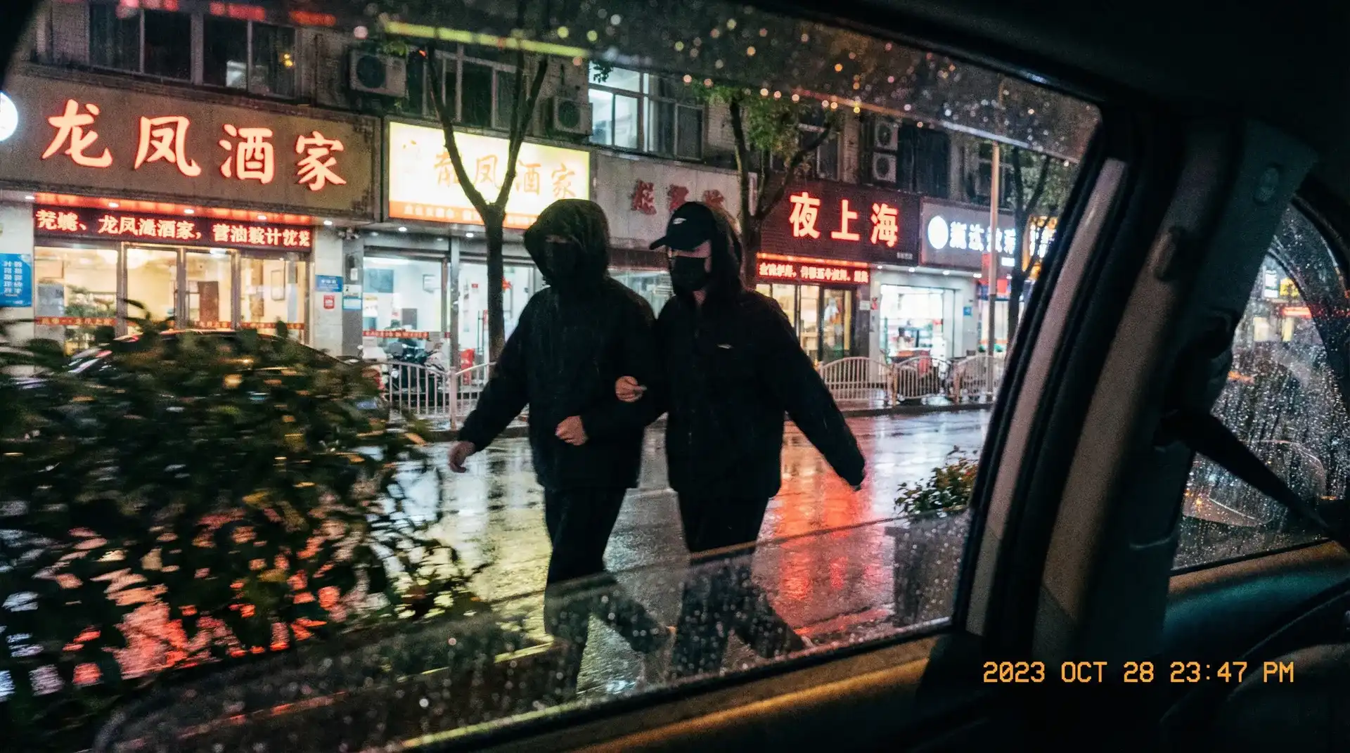 365Bet娱乐 - 顶流明星深夜密会现场抓拍照片